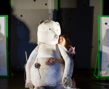 Der schwarze und der weisse Bär Theater Triebwerk